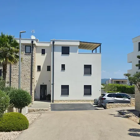 Penthouse Seabyme With 2 Terraces * Murter