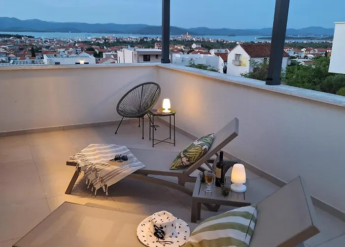 Penthouse Seabyme With 2 Terraces Murter