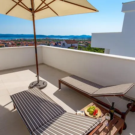 Apartment Penthouse Seabyme With 2 Terraces Murter