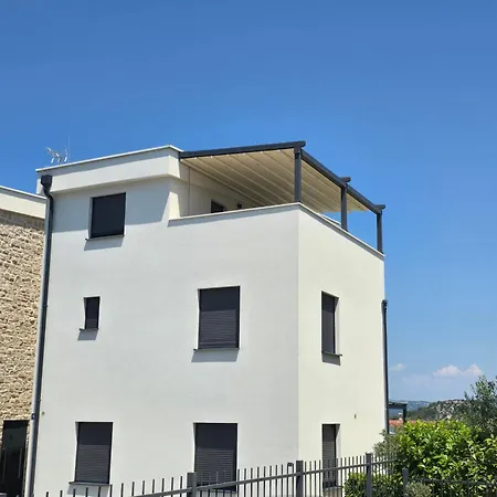 Apartment Penthouse Seabyme With 2 Terraces Murter