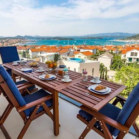 Apartment Penthouse Seabyme With 2 Terraces Murter