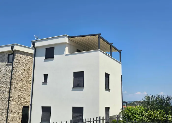 Apartment Penthouse Seabyme With 2 Terraces Murter